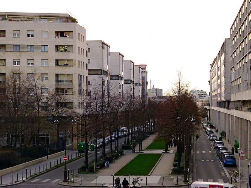 Allée Vivaldi is street level part of La Coulée Verte